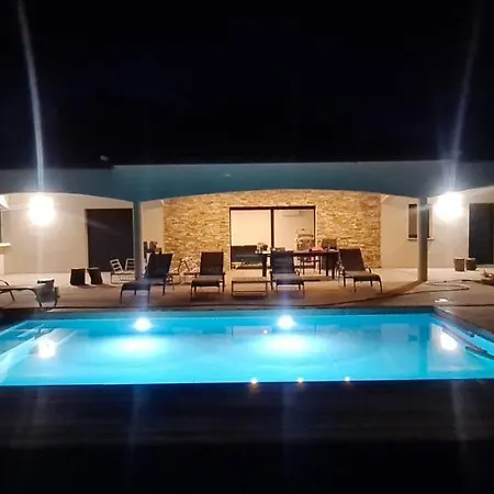 Villa De 5 Chambres Avec Piscine Privee Jardin Clos Et Wifi A A 2 Km De La Plage