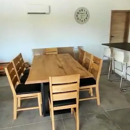 De 5 Chambres Avec Piscine Privee Jardin Clos Et Wifi A A 2 Km De La Plage *